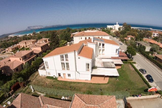 Hotel Al Faro Spiaggia La Cinta Santeodoro San Teodoro  Extérieur photo